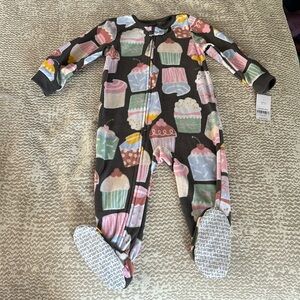 🧁 🆕 NWT Carter’s cupcake fleece 24 month footed sleeper